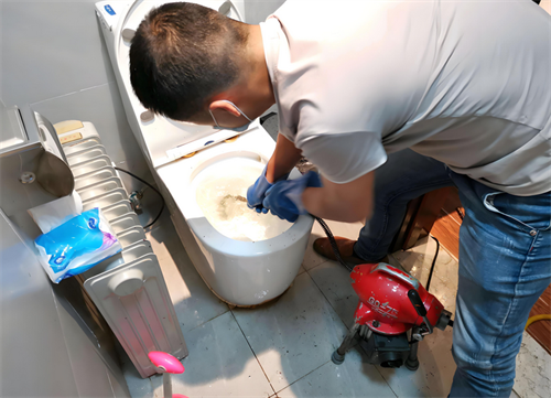 ​马桶疏通小技巧分享